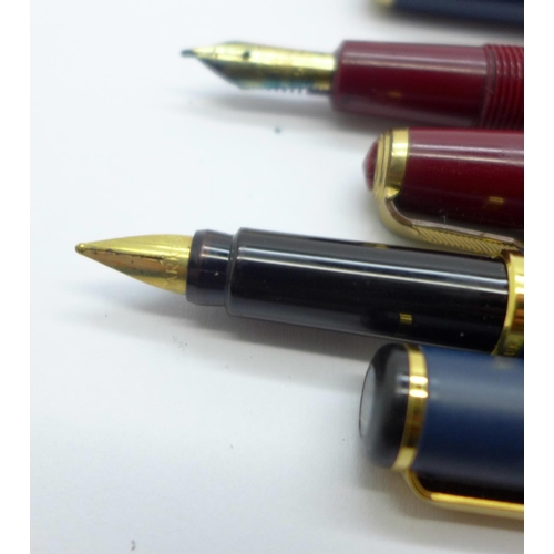 906 - Six Parker fountain pens including four with 14ct gold nibs