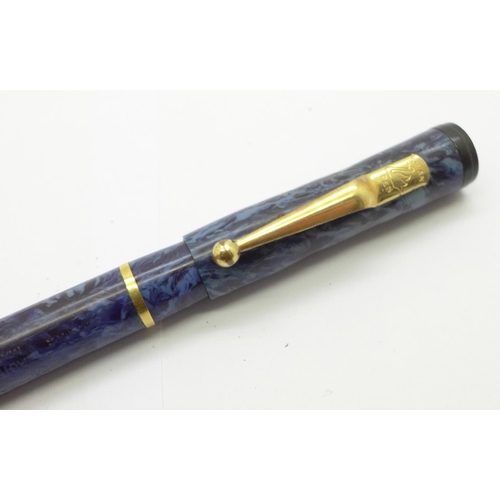 907 - Two fountain pens with 14ct gold nibs, Parker Maxima and Swan