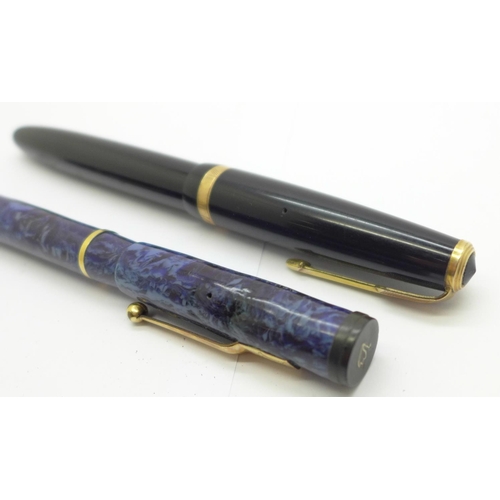 907 - Two fountain pens with 14ct gold nibs, Parker Maxima and Swan