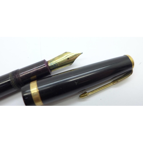 907 - Two fountain pens with 14ct gold nibs, Parker Maxima and Swan