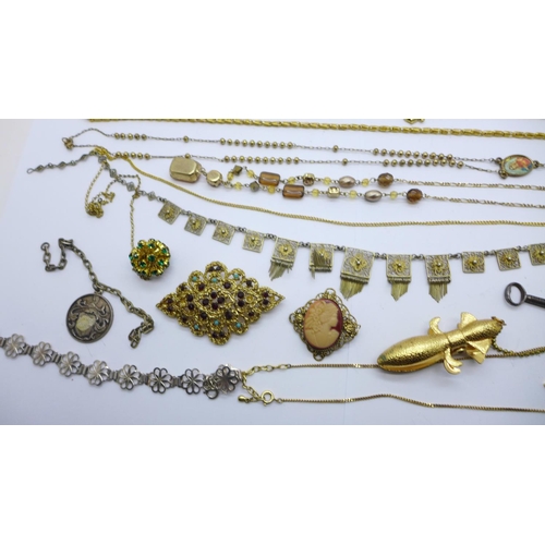 914 - Costume jewellery