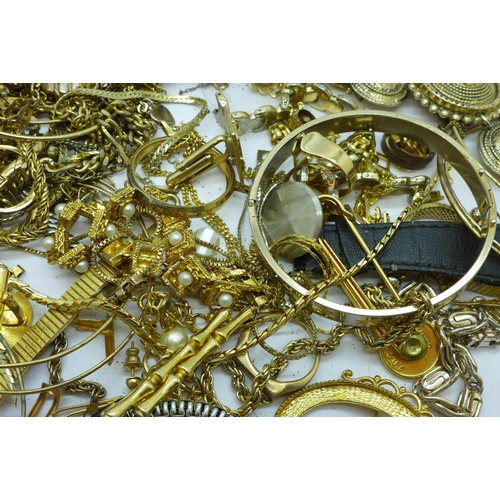 928 - Plated jewellery, plated bracelet straps, etc.