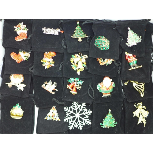 936 - Fifty Christmas themed brooches with pouches