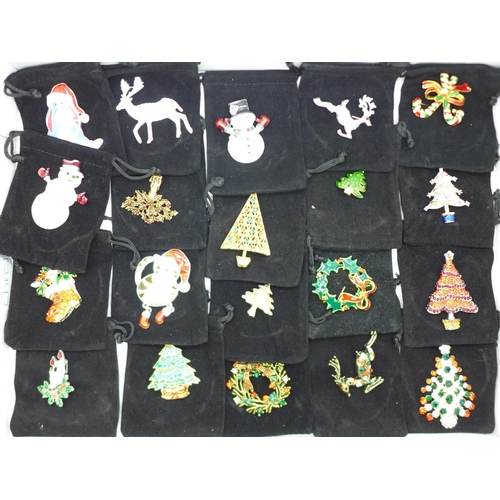 936 - Fifty Christmas themed brooches with pouches