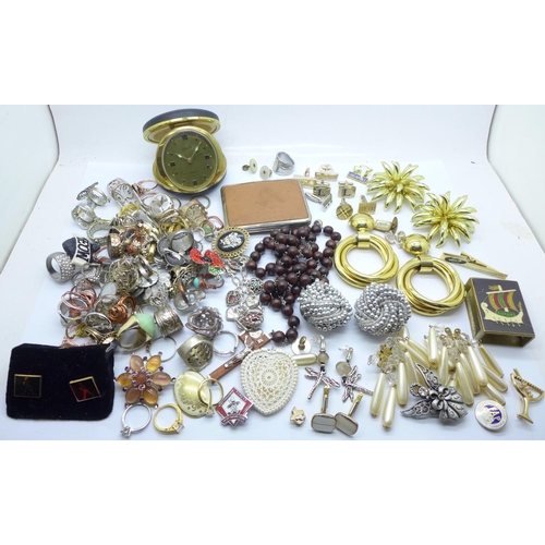 937 - A box of costume jewellery and a box of costume rings