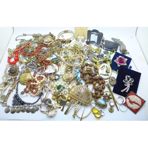 938 - Two boxes of mixed vintage costume jewellery