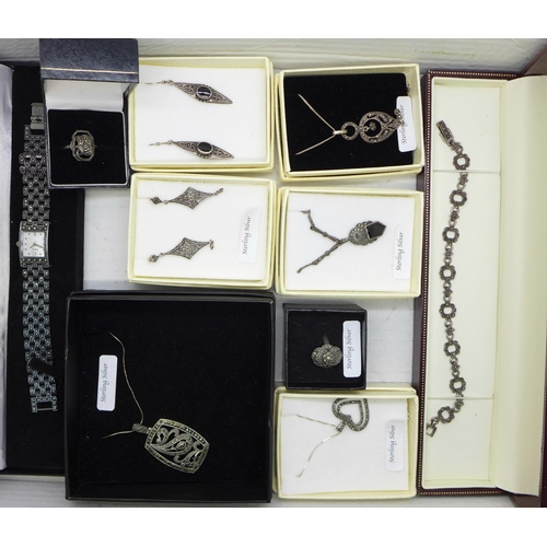 939 - A collection of silver jewellery including rings, earrings and necklaces, all boxed