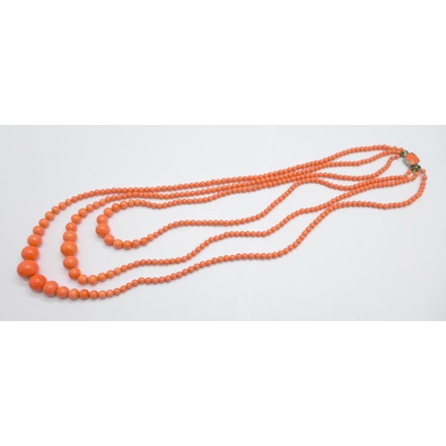 964 - A coral coloured bead necklace