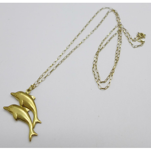 973 - A 9ct gold dolphin pendant and chain, 1.9g