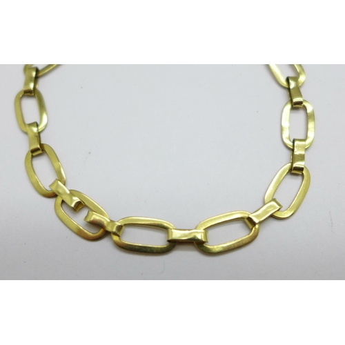 974 - A 9ct gold bracelet, 3.7g