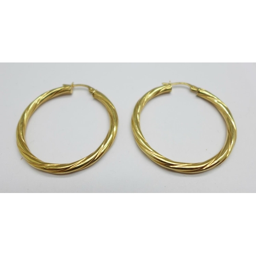 976 - A pair of 9ct gold earrings, 2.4g, 33mm diameter