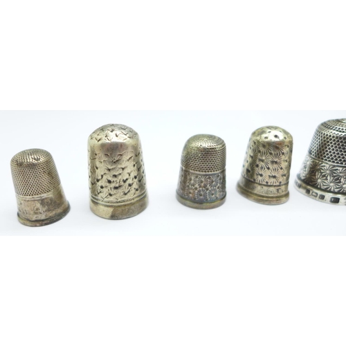 981 - Five silver thimbles including Victorian and five other thimbles, some a/f, (10)