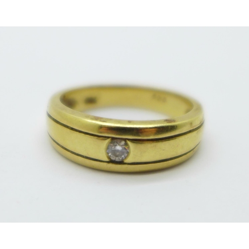 985 - An 18ct gold and diamond ring, 5g, M