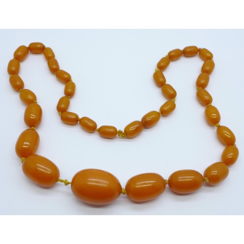 995 - A set of graduated butterscotch amber coloured beads