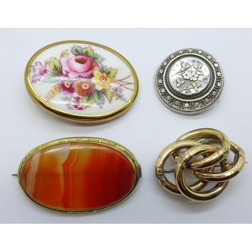 996 - Four brooches including one agate set