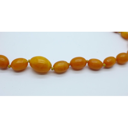 998 - A set of butterscotch amber coloured beads, a/f