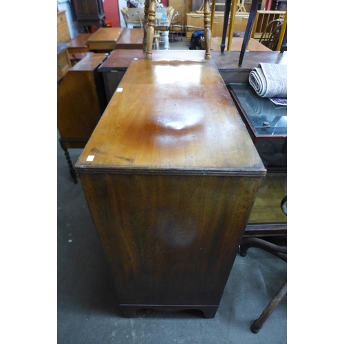 190 - A George III mahogany chest of drawers