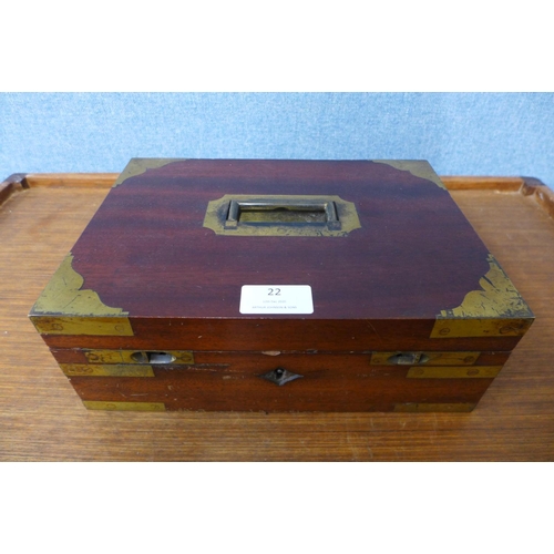 22 - A 19th Century mahogany and brass mounted military campaign cigarette/cigar box, 10cms h, 27cms w, 1... 