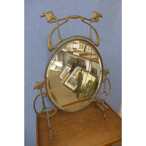 336 - An Art Nouveau brass mirrored fire screen, a/f and a fender