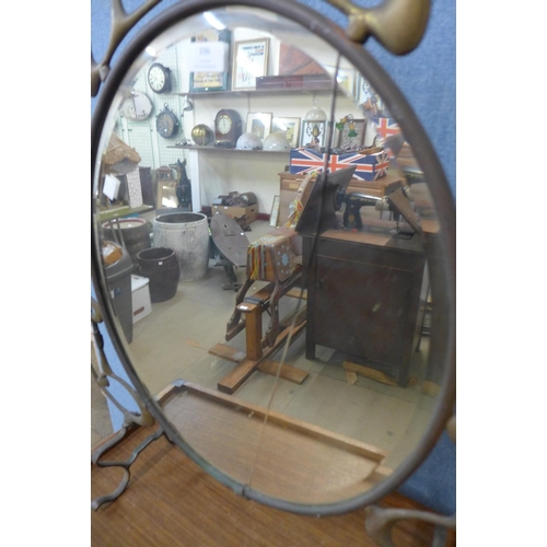 336 - An Art Nouveau brass mirrored fire screen, a/f and a fender