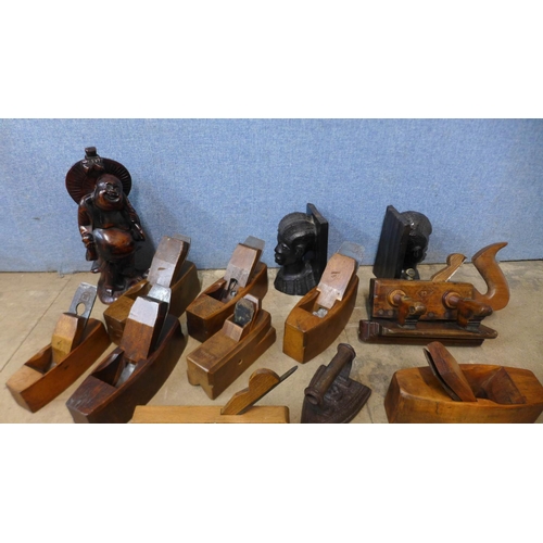 369a - A box of vintage wooden planes, oriental carved figure and a pair of carved bookends, etc.