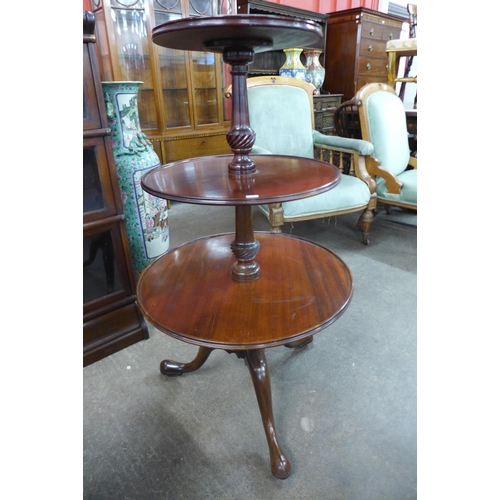 68 - A George IV mahogany circular three tier dumb waiter, 105cms h x 61cms d