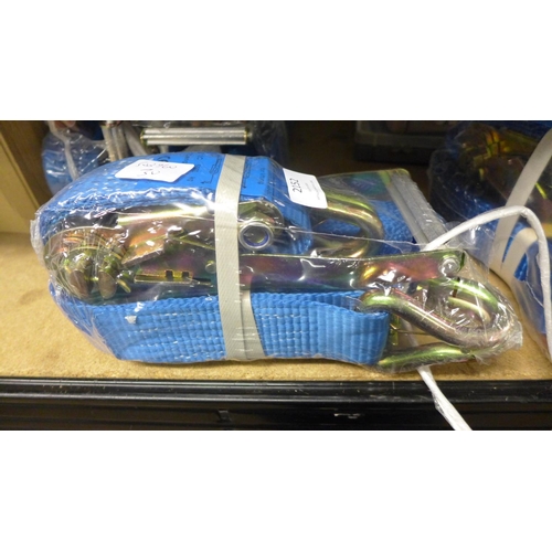 2088 - 2 x 33' lorry straps & clips - unused * this lot attracts vat