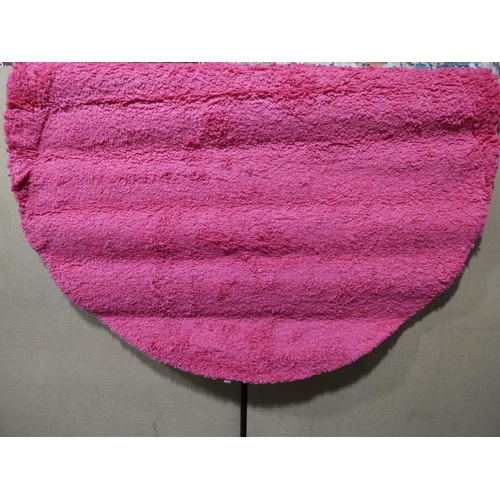 3064 - A pink trio round rug (160 x 160cm) * this lot is subject to VAT