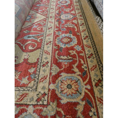 3077 - A red/natural Mahal patterned rug (200 x 300cm) * this lot is subject to VAT