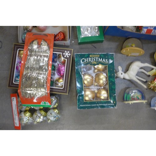 1189A - A collection of vintage Christmas decorations, paper, etc. (1960's-1970's)