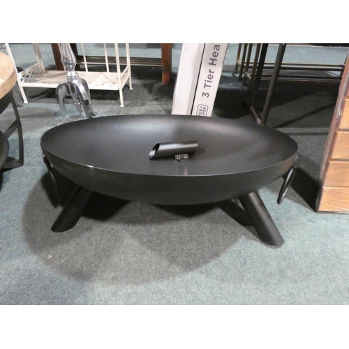 3116 - A large black fire pit (one leg requires attention) dia 80cm) * this lot is subject to VAT