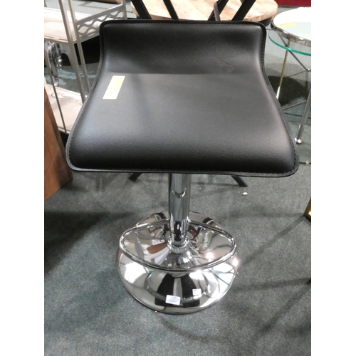 3192 - A black/chrome hydraulic bar stool * this lot is subject to VAT