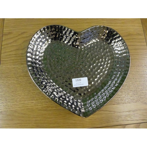 1320 - A silver finish dimple effect heart dish (1784005)   #