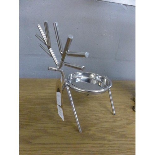 1351 - A silver stick reindeer handle holder (200746)   #