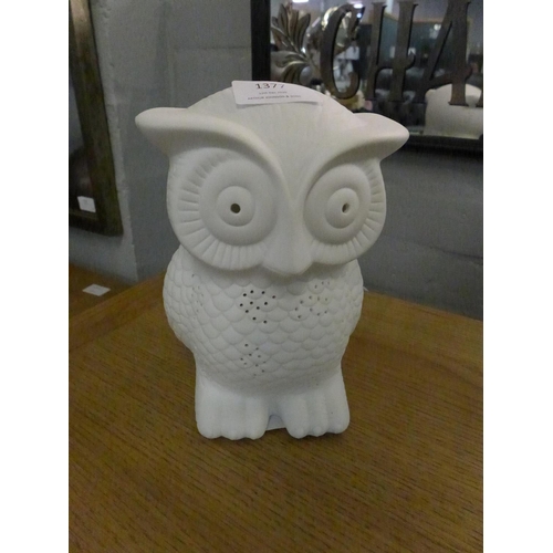 1377 - A white owl lamp (LP00711)  #