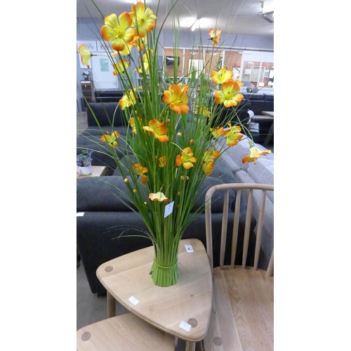 1523 - A 70cm sheaf of orange flowers   #