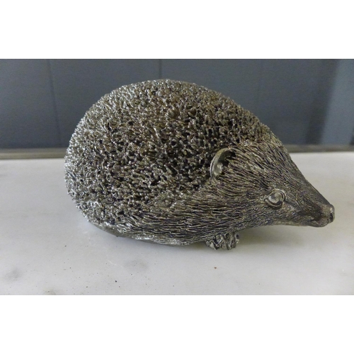 1528 - A model of a hedgehog in silver finish (1694804)   #