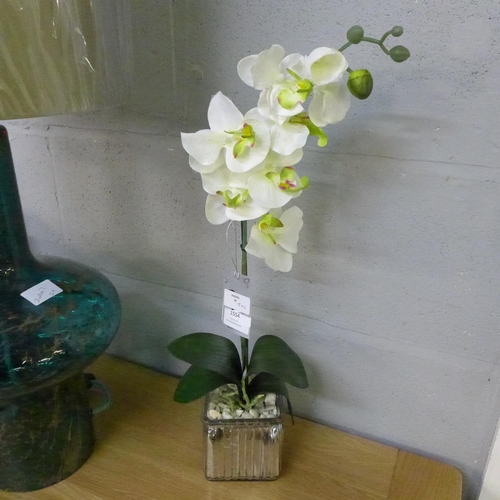 1554 - An artificial cream and green orchid in a chrome glass cube (59438005)   #