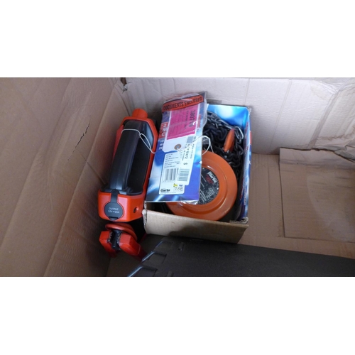 2040 - Clarke jump start, chain lift and 18v nailer/stapler - MM9166 - sold as scrap * This lot is subject ... 