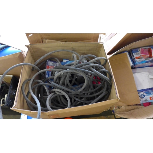 2042 - Clarke air hose, electric motor, electric spray gun, etc. - MM9163 - sold as scrap * This lot is sub... 