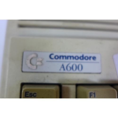 2096 - Amiga Commodore A600 computer