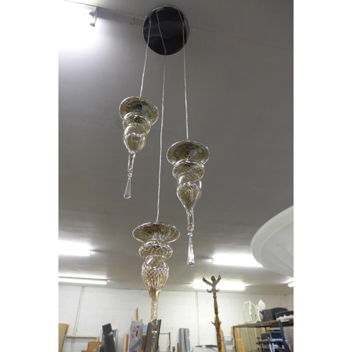 2105 - Glass three pendant hanging light