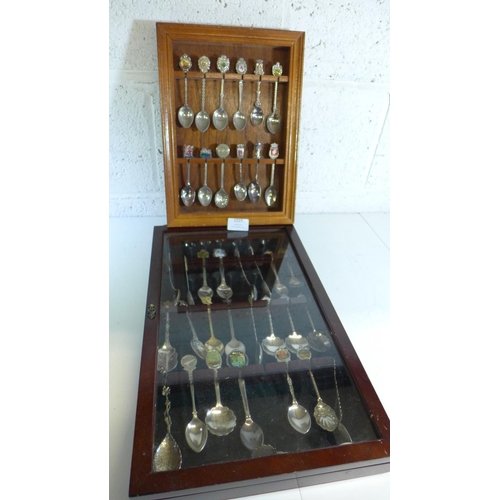 2117 - 2 Display cases of mainly EPNS fancy spoons