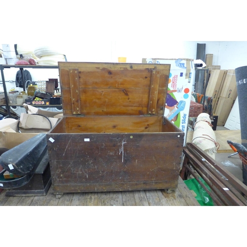 2339 - Large old pine campaine box