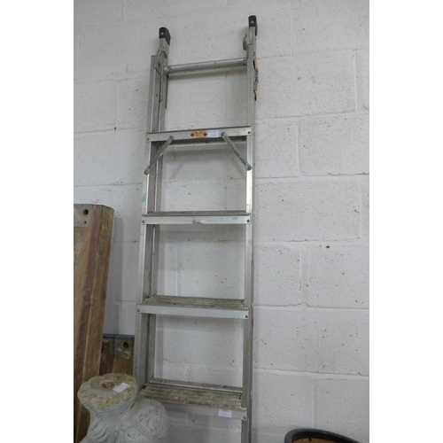 2362 - Beldray 3-way top flight domestic ladder