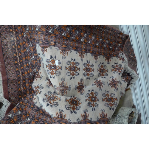 2370 - Red patterned rug