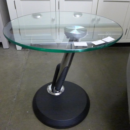 1454D - A Twist lamp table