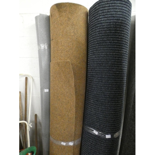 2433 - Roll of ground carpet, approximately 2m x 8m