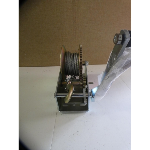 2009 - Heavy duty, double gear winch - unused - W * this lot attracts vat