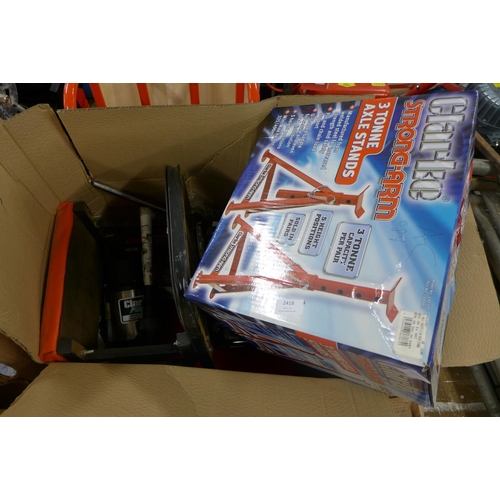 2418 - Box of assorted Clarke tools, axle stands & garage stool - MM6967 - scrap * this lot is subject to V... 